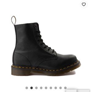 Womens Dr. Martens 1460 Pascal 8-Eye Boot - Black